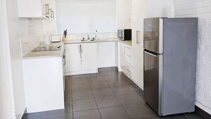 冰箱、微波炉、烤箱、炉灶