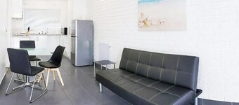 {Promo!} Next to Train Station, FREE WIFI!