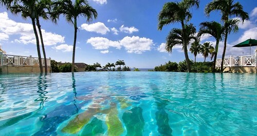 Family-friendly villa, 2 Pools, Tennis Courts, Playground & On-Site Restaurant.