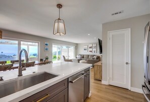 Interior - 3-bedroom vacation home just 5 minutes to San Clemente Pier (San Clemente)