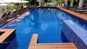 Apartment, 3 Bedrooms, Accessible, Smoking | Pool | Outdoor pool
