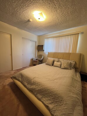 1 bedroom, iron/ironing board, WiFi, bed sheets - West Hollywood Condo In the heart of West Holllywood! Walk to everything! (West Hollywood)