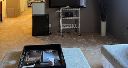 West Hollywood Condo In the heart of West Holllywood! Walk to everything!