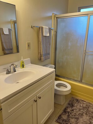 Towels, soap, shampoo, toilet paper - West Hollywood Condo In the heart of West Holllywood! Walk to everything! (West Hollywood)