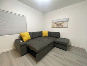 Smart TV - Beach Rental 3 Blocks to Beach! WIFI, Cable, A/C, and More! (San Diego)