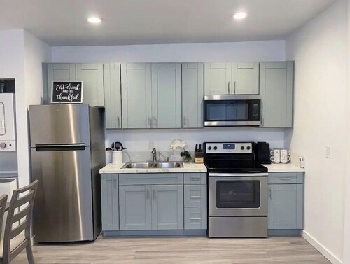 Beach Rental 3 Blocks to Beach! WIFI, Cable, A/C, and More!