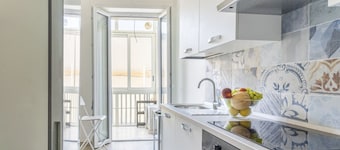 Livorno- Lungomare Viale Italia Bright Apartment!