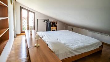 3 chambres, fer et planche à repasser, Wi-Fi, draps fournis