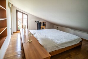 3 chambres, fer et planche à repasser, Wi-Fi, draps fournis