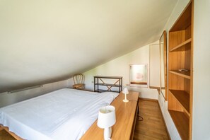 3 habitaciones, tabla de planchar con plancha, wifi y ropa de cama 