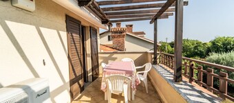 Visogliano Roomy Apt w/ Terrace near the Station