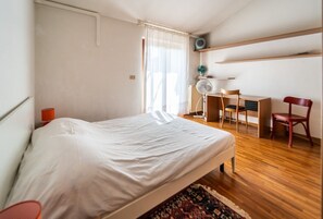 3 chambres, fer et planche à repasser, Wi-Fi, draps fournis