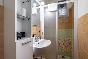 Dusj, hårføner og bidé