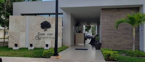Apartment, 3 Bedrooms, Accessible, Smoking | Exterior