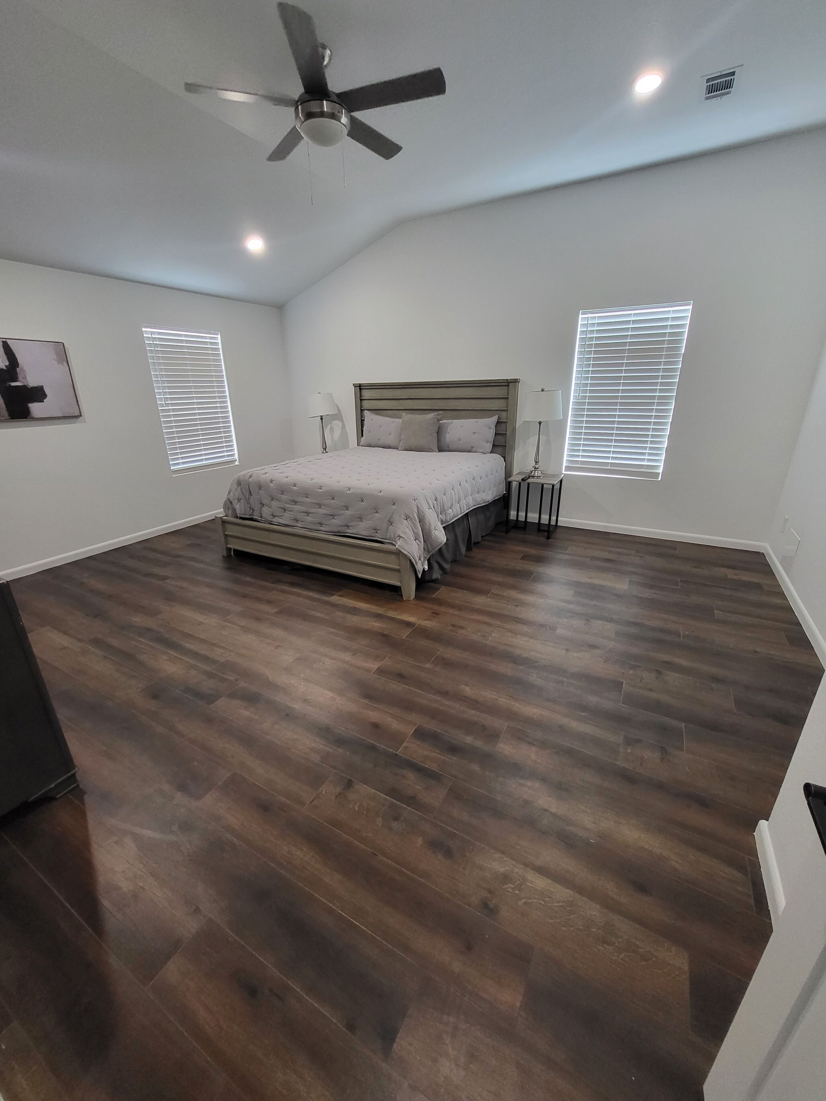 4 habitaciones, tabla de planchar con plancha y wifi gratis 