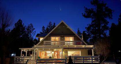 Lakefront, Spa, Pool Table, King Beds, Fireplace, Deck, Grill, Private Dock