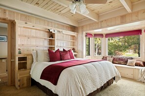 4 Schlafzimmer, Schreibtisch, Bügeleisen/Bügelbrett, Reisekinderbett
