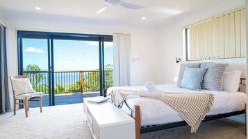 5 bedrooms, iron/ironing board, WiFi, bed sheets