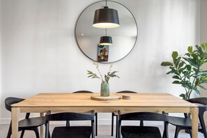 Appartement Deluxe | Repas dans la chambre
