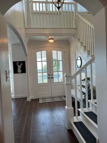 4 Bedroom Farmhouse on Private 148 acres with 5 Ponds