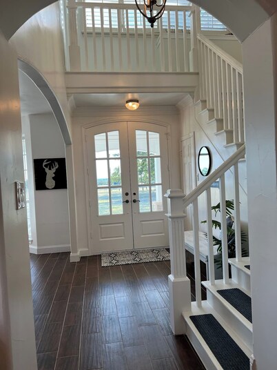 4 Bedroom Farmhouse on Private 148 acres with 5 Ponds