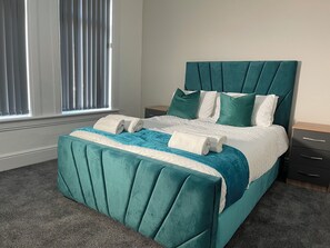 3 bedrooms, iron/ironing board, WiFi, bed sheets - Entire Modern Home Middlesbrough  (Middlesbrough)