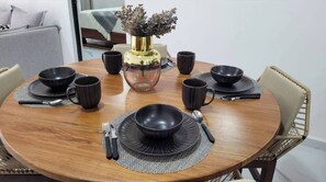 Apartment, 2 Bedrooms, Balcony, Garden View | Dining room