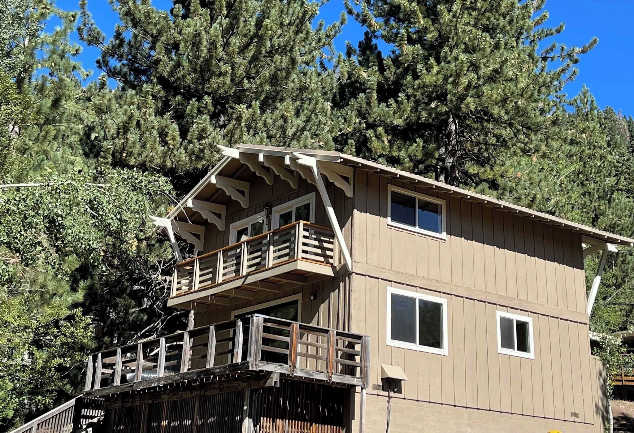 Location, location, location! Four bed two full bath house close to Palisades!
