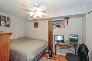 2 quartos, ferros/tábuas de passar roupa, Wi-Fi, roupa de cama