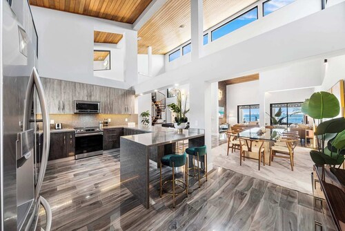 Best Bayfront View Villa with Heated Pool