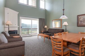 Fernseher, Kamin, Arbeitsbereiche