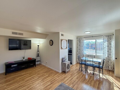 Charming two bedroom condo, fully furnished!