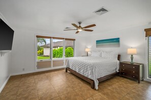 5 bedrooms, iron/ironing board, WiFi, bed sheets - Coral Hale 5br 3ba, AC, Private Hot Tub, Mountain Views, Beach Gear, Large Kitchen (Princeville)