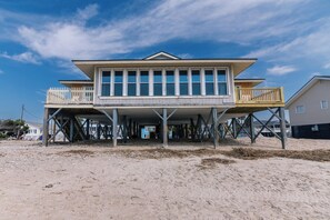 Exterior - Sulla Sabbia-Oceanfront Bungalow;Stunning Ocean/Sunrise Views;Walk to Shops/Restaurants (Edisto Beach)