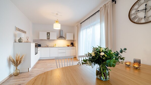 صورة غير مصنفة، 1 من 32، زرّ