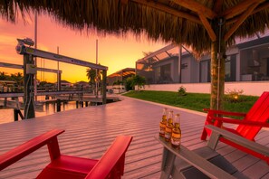 Property grounds - VILLA FOURTASTIC VIEW – HEATED POOL & SPA | GULF ACCESS | BOAT RENTAL + TOURS VOUCHER INCL. (Cape Coral)