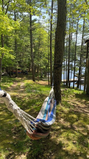 Property grounds - Charming Muskoka cottage, amazing views! (Coldwater)