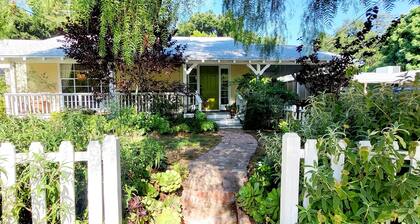 Woodland Hills Cottage on beautiful 1/4 acre property