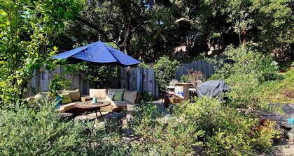 Woodland Hills Cottage on beautiful 1/4 acre property
