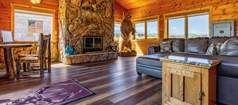 Teal Door Escape- country living close to town
