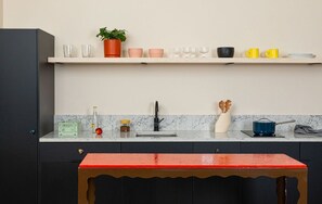 Suite 303 Iconic Corner King | Cocina privada