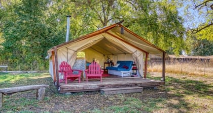 Glamping Tent with gorgeous mountain views&Animals