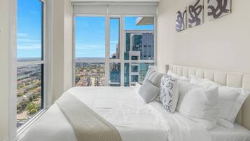 3 bedrooms, desk, iron/ironing board, travel crib