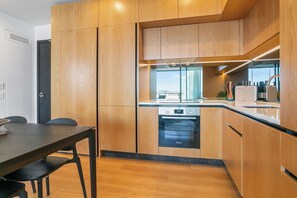 Deluxe Apartment | Private kitchen | Full-sized fridge, oven, stovetop, dishwasher - Beautiful and bold 1 bed retreat (Auckland)