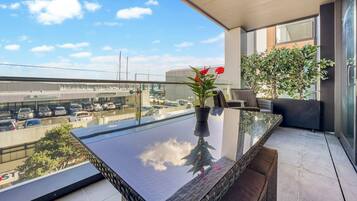 Deluxe Apartment | Balcony