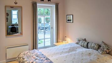3 bedrooms, iron/ironing board, free WiFi, wheelchair access