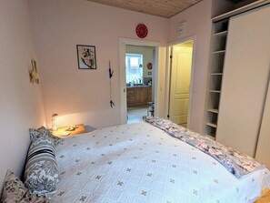 3 bedrooms, iron/ironing board, free WiFi, wheelchair access