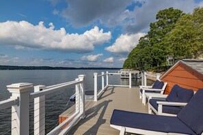 Terrace/patio - "HAPPY GO LAKEY": Endless Views, Pool, Expansive Deck, Jump Platform, Water Toys (Macon)