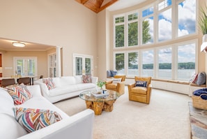 Smart-TV, Kamin, Videospiele, DVD-Player