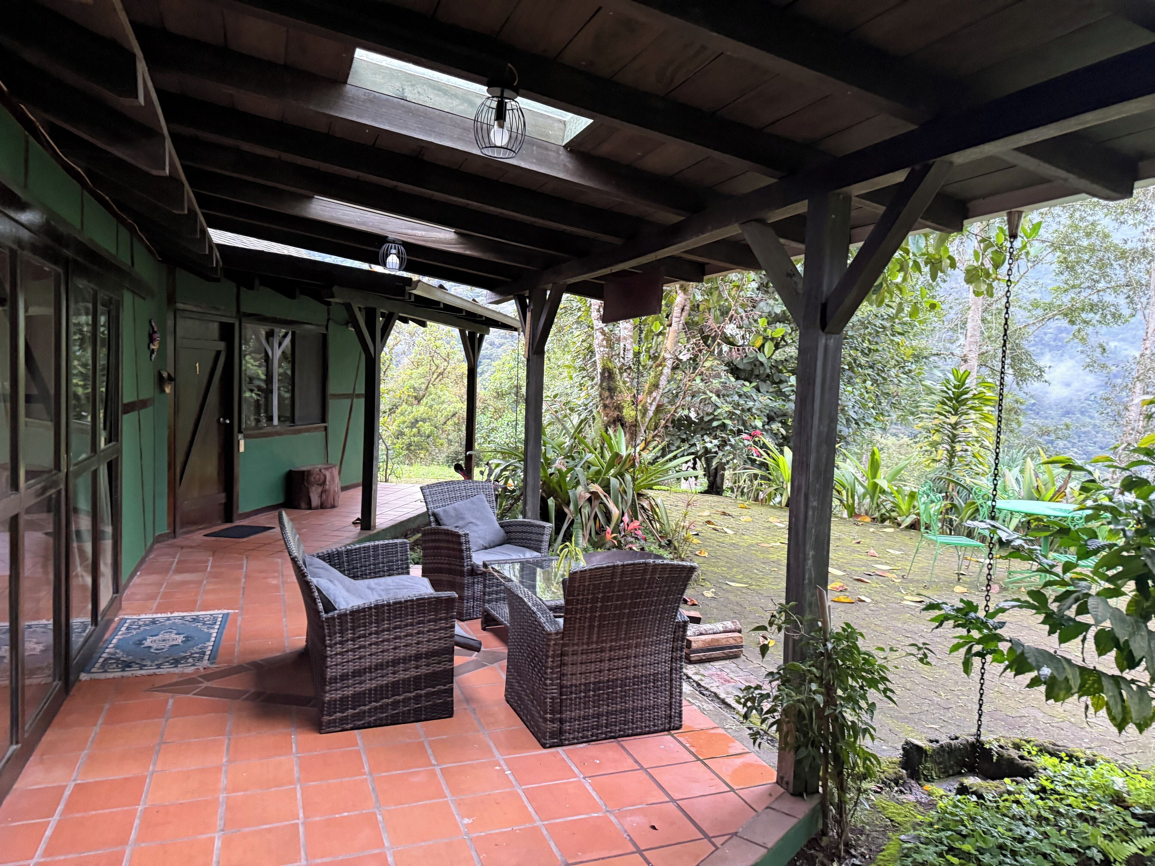 Vista frontal de la propiedad